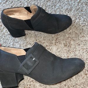 Life Stride women's black heeled front strap booties / boots